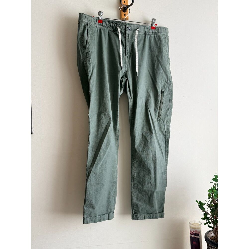 Vuori Women’s The Rise The Shine Cargo (XL)